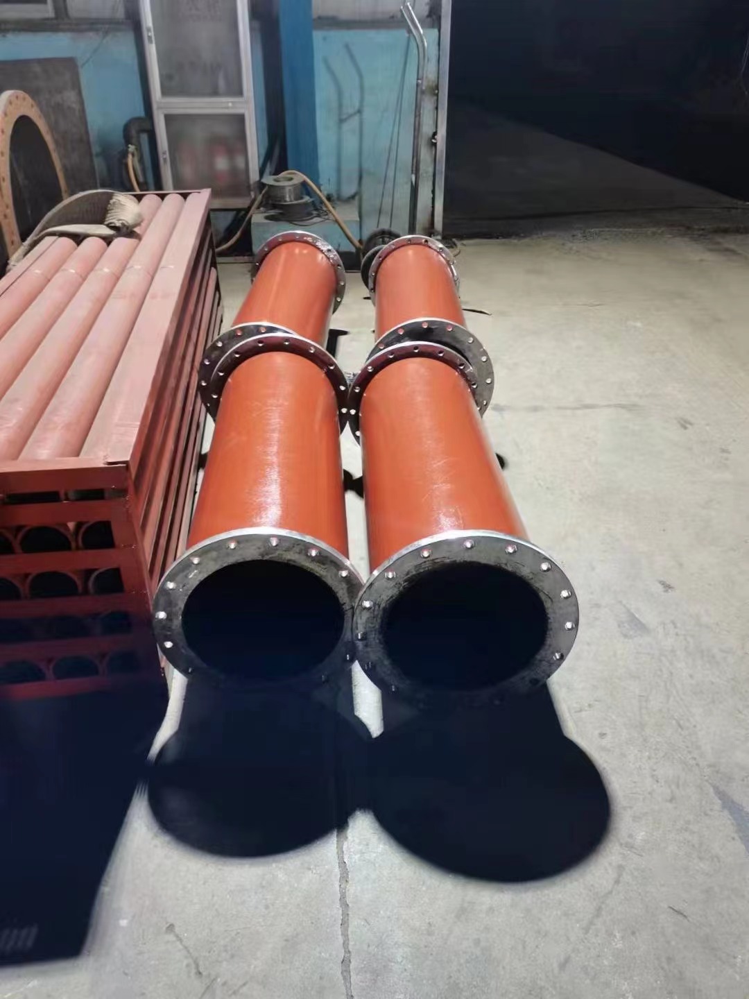 耐磨管道：解決礦山、港口、水泥行業(yè)物料運(yùn)輸磨損難題的利器